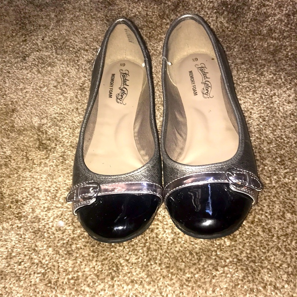 🟢⭐️🕶Black & gold flats🕶⭐️